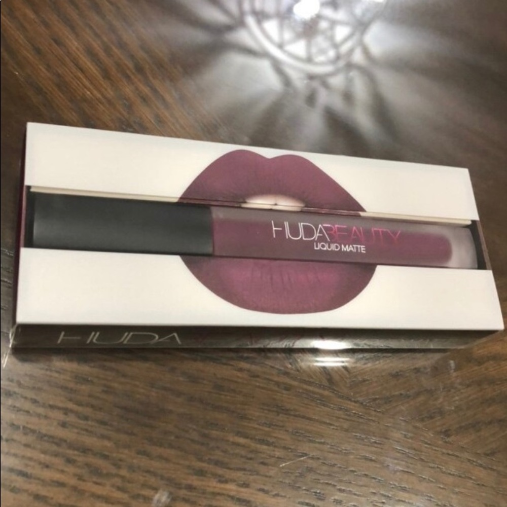 HUDA Beauty Matte liquid LIPSTICK